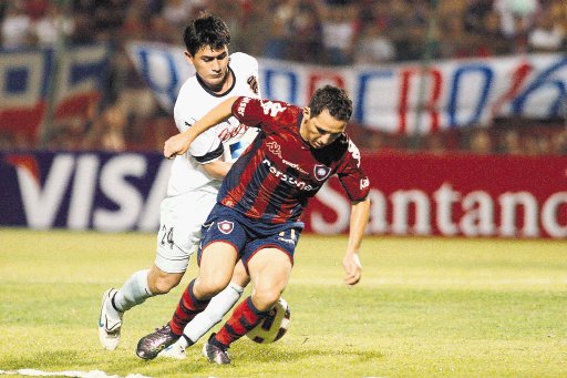 Desde su llegada, Diego Madrigal solo ha jugado dos partidos con Cerro Porte&#x00F1;o. Diario La Naci&#x00F3;n de Paraguay