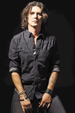 Saúl Hernández, vocalista de Caifanes. Web.