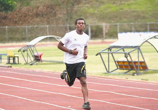 “Extraño a Jaden”. La competencia del atleta Nery Brenes en los 400 metros planos, será mañana a las 6:40 a.m de Costa Rica. Archivo.