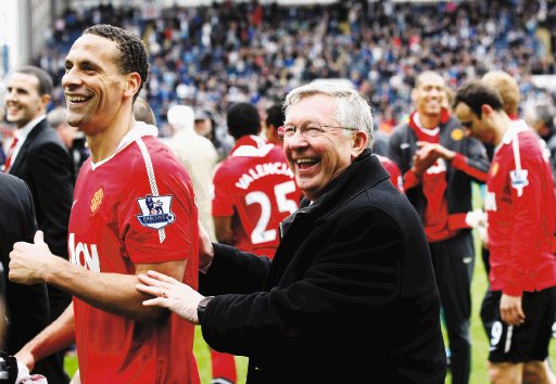  El Sir de Inglaterra. Ferguson dijo hace más de 20 años que superaría a Liverpool en títulos ganados. AP.