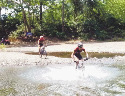 Breves. Pedaleando duro.