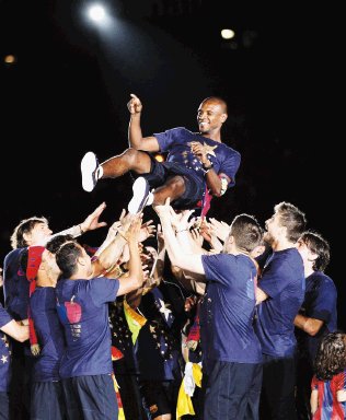  Barça quiere seguir la fiesta. El Barcelona ya celebró ante su público, hoy quiere hacerlo en la cancha, jugando bien.Reuters