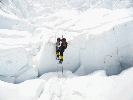  Otra vez no pudo lograrlo. Gineth Soto había sufrido una fuerte bronquitis que minó sus fuerza para subir al Everest. G. Soto.