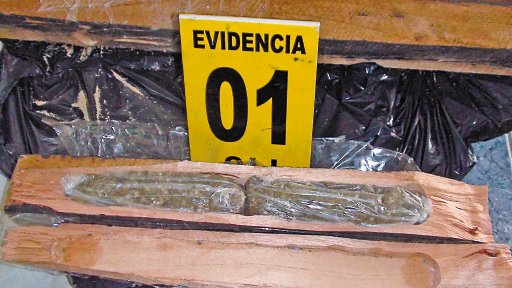  Policía intentó meter droga a La Reforma. El policía llevaba una carga de 800 gramos de marihuana al parecer cultivada en Colombia, estiman las autoridades. Fiscalía.