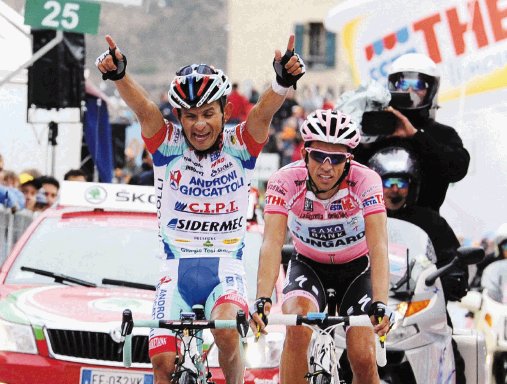 Contador es más líder. José Rujano ganó su primera etapa en el Giro.EFE