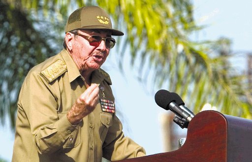 Cuba abre puerta a trabajo privado. Raúl Castro anunció más licencias para trabajos privados. AFP