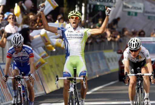 Capecchi gana la 18ª etapa del Giro, Contador sigue líder. El joven de 24 años obtuvo su primera carrera en el Giro. Reuters.