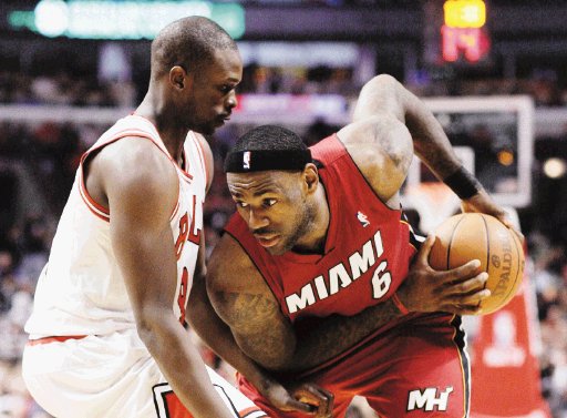  Heat celebró en casa de los Bulls. LeBron James fue el gran referente anoche.AP.