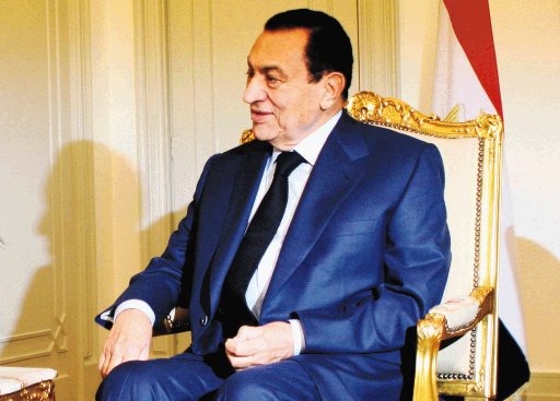  Condenado por cortar Internet. Mubarak permanece detenido en Egipto.EFE.
