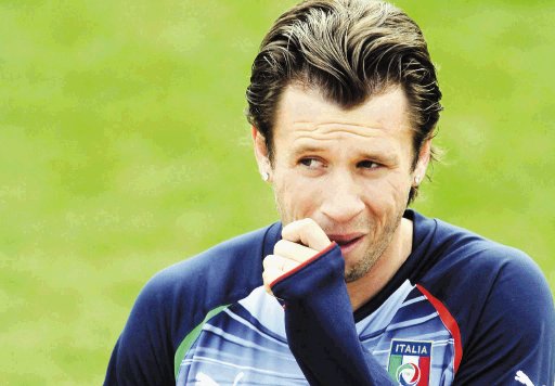  A cirug&#x00ED;a  de coraz&#x00F3;n  Delantero del Mil&#x00E1;n Antonio Cassano