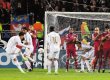  CR7 gobern&#x00F3; en Lyon. Con este potente derechazo, el portugu&#x00E9;s Cristiano Ronaldo abri&#x00F3; el marcador de tiro libre al minuto 24 de juego.AP.