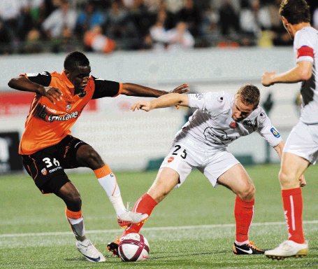 Joel brill&#x00F3; como estelar Anot&#x00F3; en su primer juego como titular con el Lorient