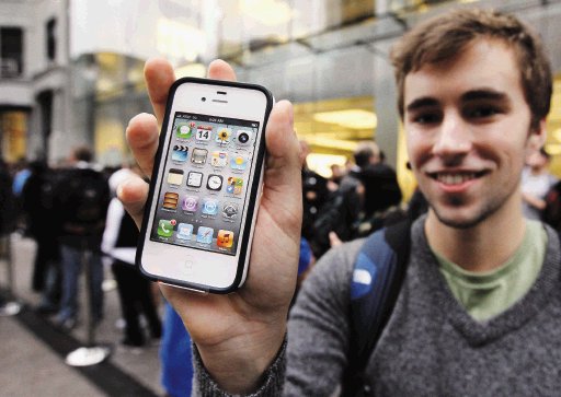    Miles compraron ayer el  iPhone 4S  En EE. UU., Australia, Canad&#x00E1;, Francia, Alemania, Jap&#x00F3;n y Reino Unido