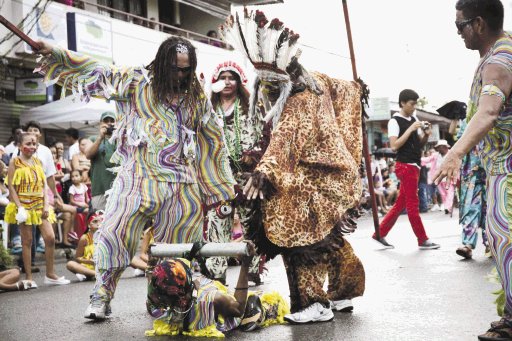  Fiesta pasada por agua  Lluvia no detuvo sabor del carnaval