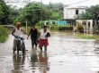  M&#x00E1;s de &#x00A2;2.300 millones cuesta temporal. En Bebedero de Bagaces, Guanacaste, las familias salieron con lo que ten&#x00ED;an puesto. Julio Segura.