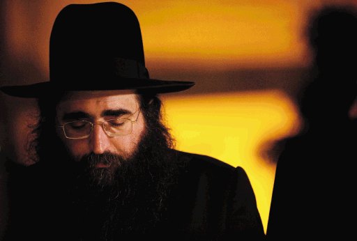  Rabino adivino y buscado  Se le atribuyen poderes m&#x00ED;sticos