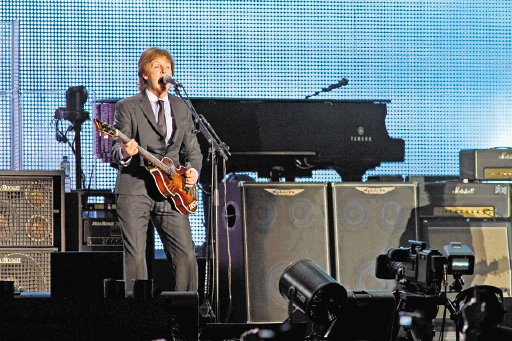  Rumores dicen que McCartney vendr&#x00ED;a   <b>Fans ticos hicieron p&#x00E1;gina en Facebook </b>