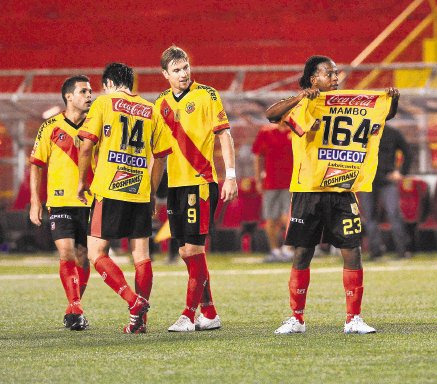 Herediano est&#x00E1; en lo m&#x00E1;s alto del torneo Venci&#x00F3; 3-1 a Puntarenas / &#x201C;Mambo&#x201D; N&#x00FA;&#x00F1;ez lleg&#x00F3; a 164 goles