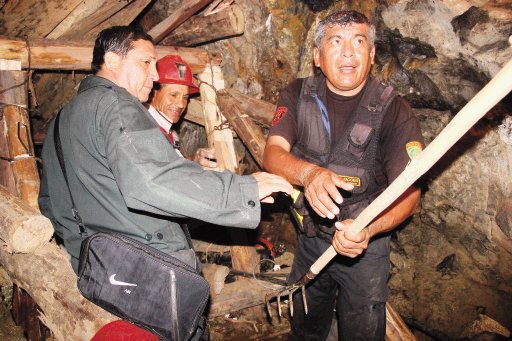  Esperan pronto rescate Mineros atrapados desde el jueves en Ica, Perú
