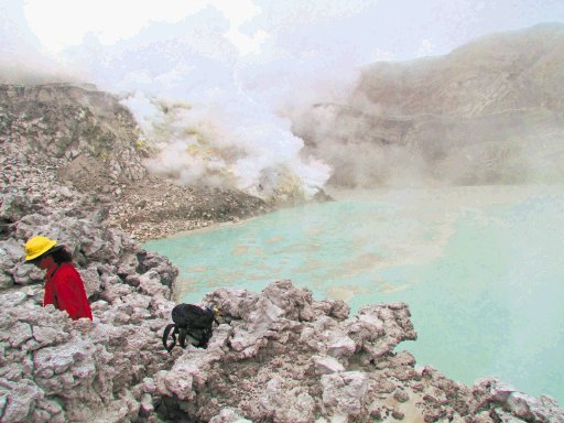  Tres volcanes registran erupciones Científicos extreman vigilancia