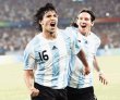  “Kun” alaba los Olímpicos. El “Kun” actuó con Messi en Pekín 2008. Archivo.