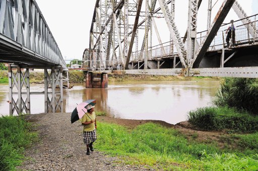  Dos policías cuidan frontera de Sixaola Autoridades inaugurarán puente bailey en próximos días