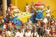  El Museo armó su pachanga. Cientos de niños y adultos le cantaron “Cumpleaños Feliz” a los personajes del Museo en medio de una gran celebración y un enorme queque. Fotos: Jeffrey Arguedas.
