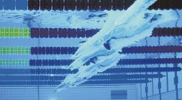  Tecnología “anti-olas”. Los bordes de la piscina semejan un canal que reduce el oleaje.