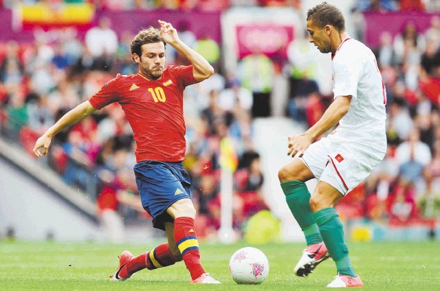  Vergüenza española. Papelón de Juan Mata y el resto de españoles. AFP.