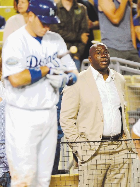  Johnson ya se siente. “Magic” asiste regularmente a los juegos de los Dodgers.AFP.