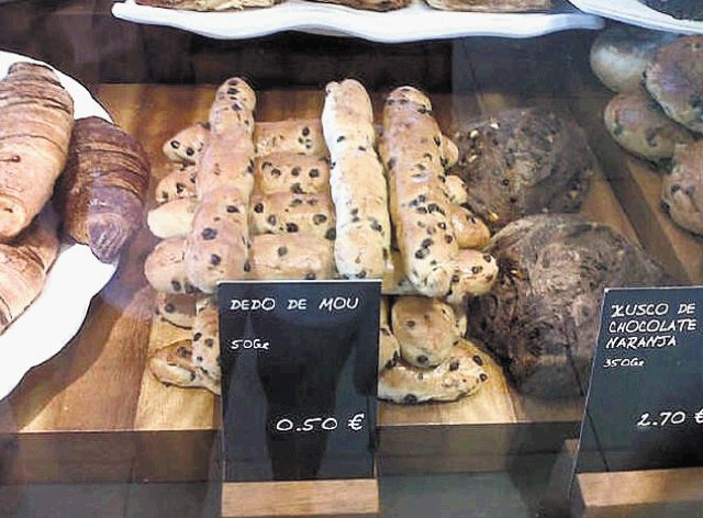  Dedo de “Mou” en pan. Así luce en la panadería el famoso dedo de “Mou”.