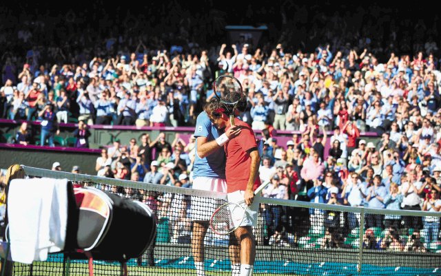  Federer es el más feliz. Federer y del Potro, son grandes amigos, ayer al final del partido se abrazaron y el llanto no se pudo evitar. Antonio Alfaro.