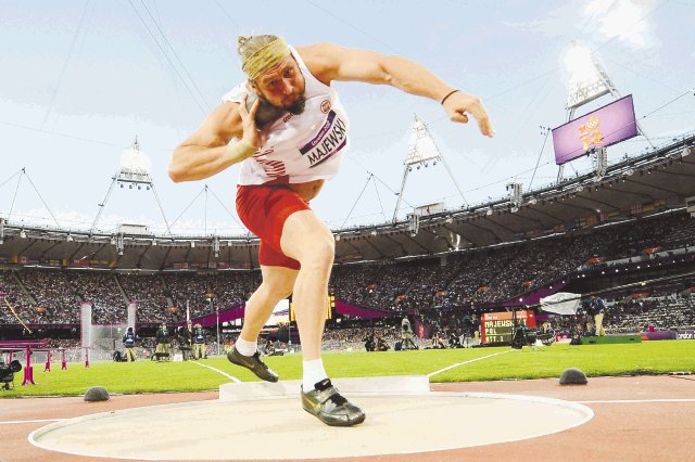  21,89 metros llenos de oro. Tomasz Majewski prepara su lanzamiento para quedarse con la medalla de oro en la apertura de las pruebas de atletismo en los Juegos Olímpicos de Londres 2012. AFP.