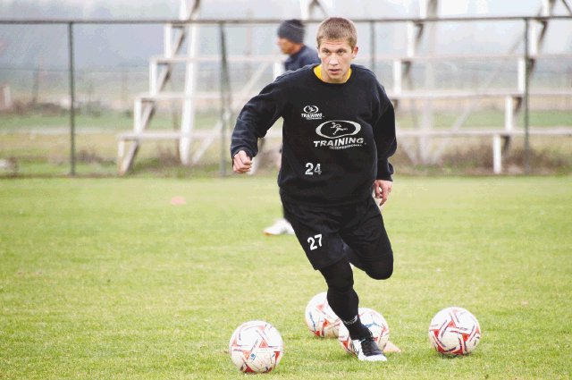Reo juega fútbol en Chile. Tiene habilidad. AFP.