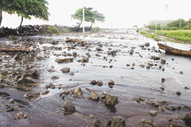  35 casas afectadas por marea alta y oleaje En Caldera, Puntarenas