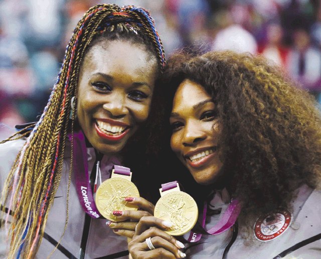  “Más especial que Wimbledon”. Venus y Serena Williams ganaron el oro en dobles en Londres.AP