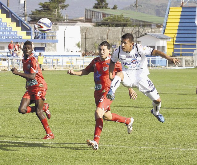  Cartaginés se dio un festín Goleó 6-0 al Santos de Guápiles