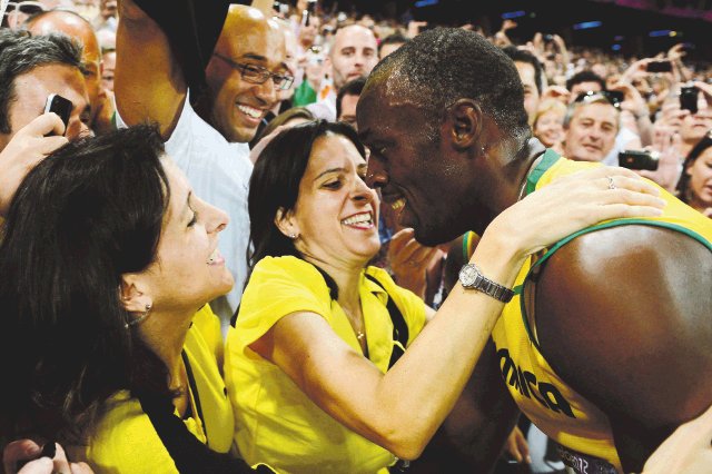 Bolt no busca la más rápida del planeta. A lo mejor alguna de sus seguidoras tiene chance. AFP.