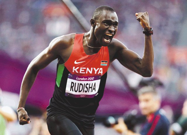  Rudisha reta a Usain Bolt. ¡Que se venga Bolt!, el keniano acaba de quebrar el récord mundial de los 800 metros y añora enfrentar al jamaiquino. AP.