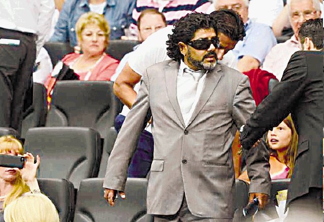  Salió un falso Maradona. La similitud con el verdadero es incuestionable.