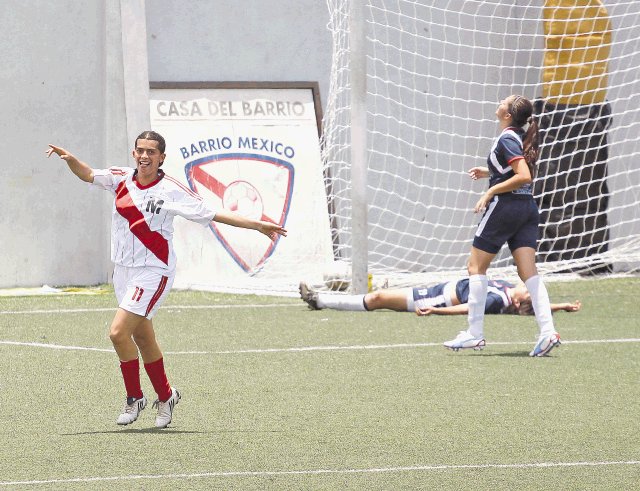 “Goico” rompió maldición en el balompié femenino. La atacante de Goicoechea Indiana Campos concretó el único gol de partido al 27. Esteban Dato.