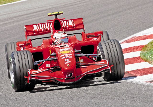  Massa quiere seguir en Ferrari. El piloto se mostró “confiado” en mejorar su resultado en las próximas carreras.AFP.