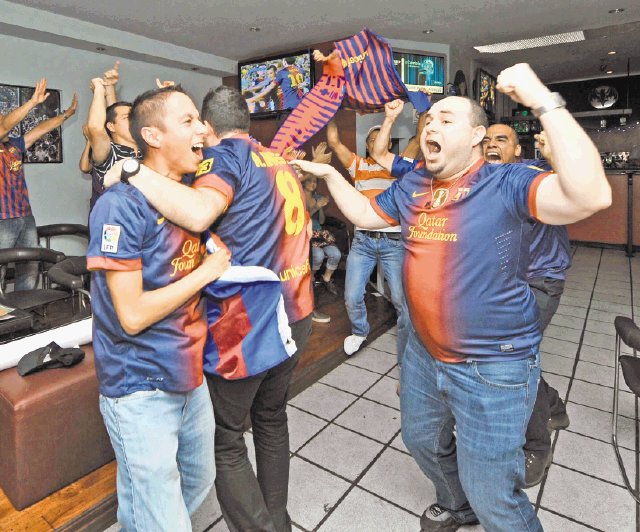 Como en el Camp Nou. Los aficionados estallaron de euforia cuando el Barcelona igualó el 1 a 1. Meylin Aguilera.