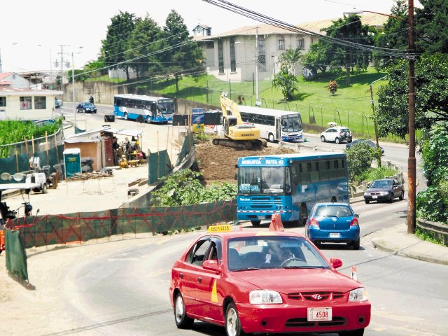  Segundo carril abierto descongestionó tránsito. Ayer al mediodía el tránsito era fluido.Herlen Gutiérrez.