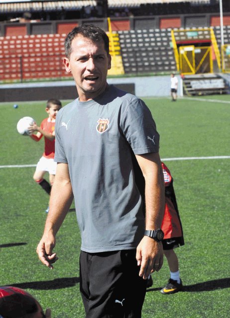  Liga también la pega en Segunda. El “Pato” ha tenido un buen inicio en Liga de Ascenso.Archivo.