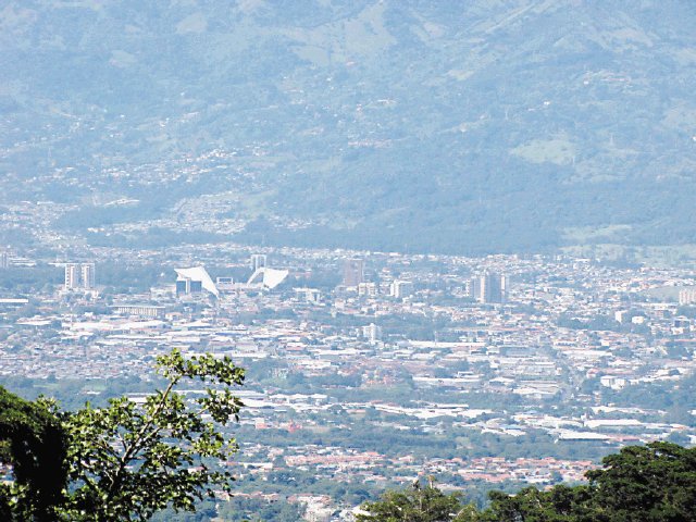  Lluvias y rayería al caer la tarde Según Meteorológico