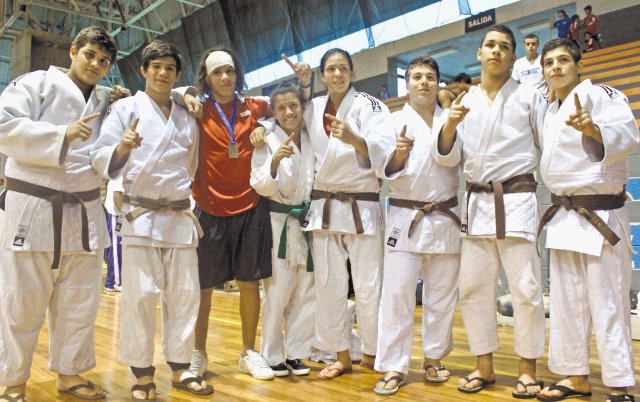  Judocas ticos arrasaron con todo. Estos fueron los que ayer se colgaron la medalla de oro.Franklin Solís.