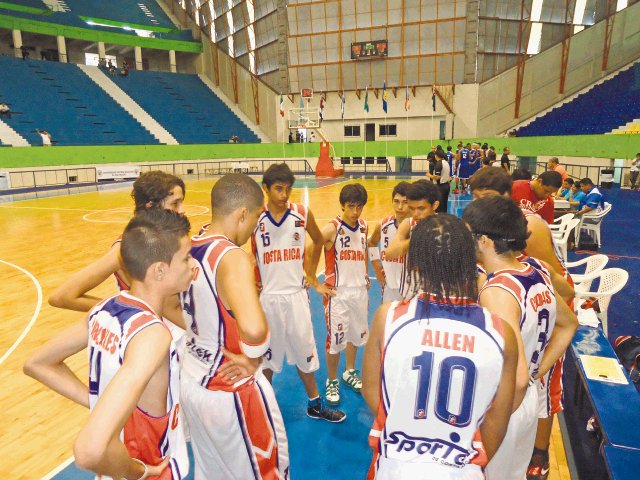 Costa Rica fuera del Centro Basket. Costa Rica perdió. A. Mora.