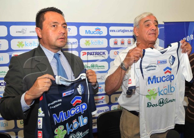 Odir Jacques llega a Cartaginés por lo que resta del torneo de Invierno. José Luis Rodríguez, presidente del Cartaginés y Odir Jacques, el nuevo técnico. Manuel Vega.