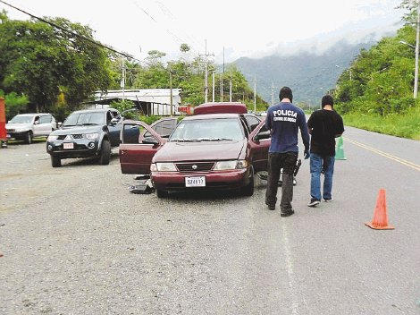  Ocultaban un kilo de coca en vehículo. Vehículo en que viajaban los detenidos. Alfonso Quesada.